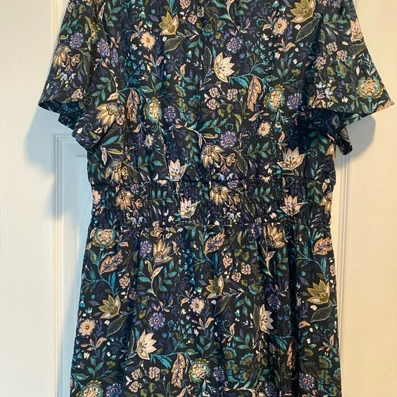 Floral V-Neck Dress - Picture 7 of 9